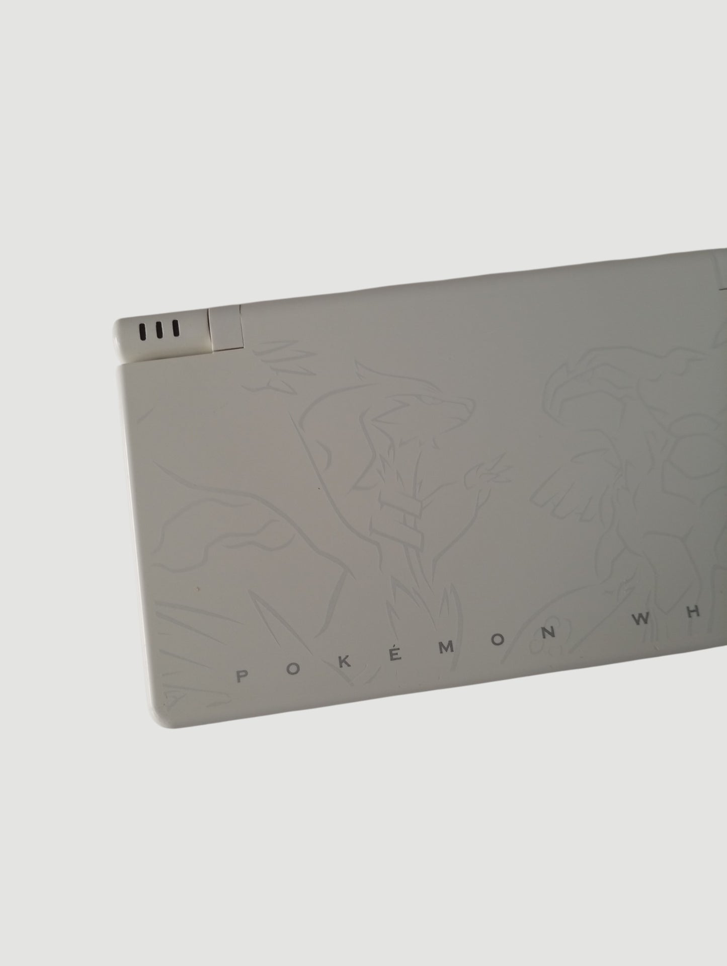 consola Nintendo DSi edicion especial pokemon blanco