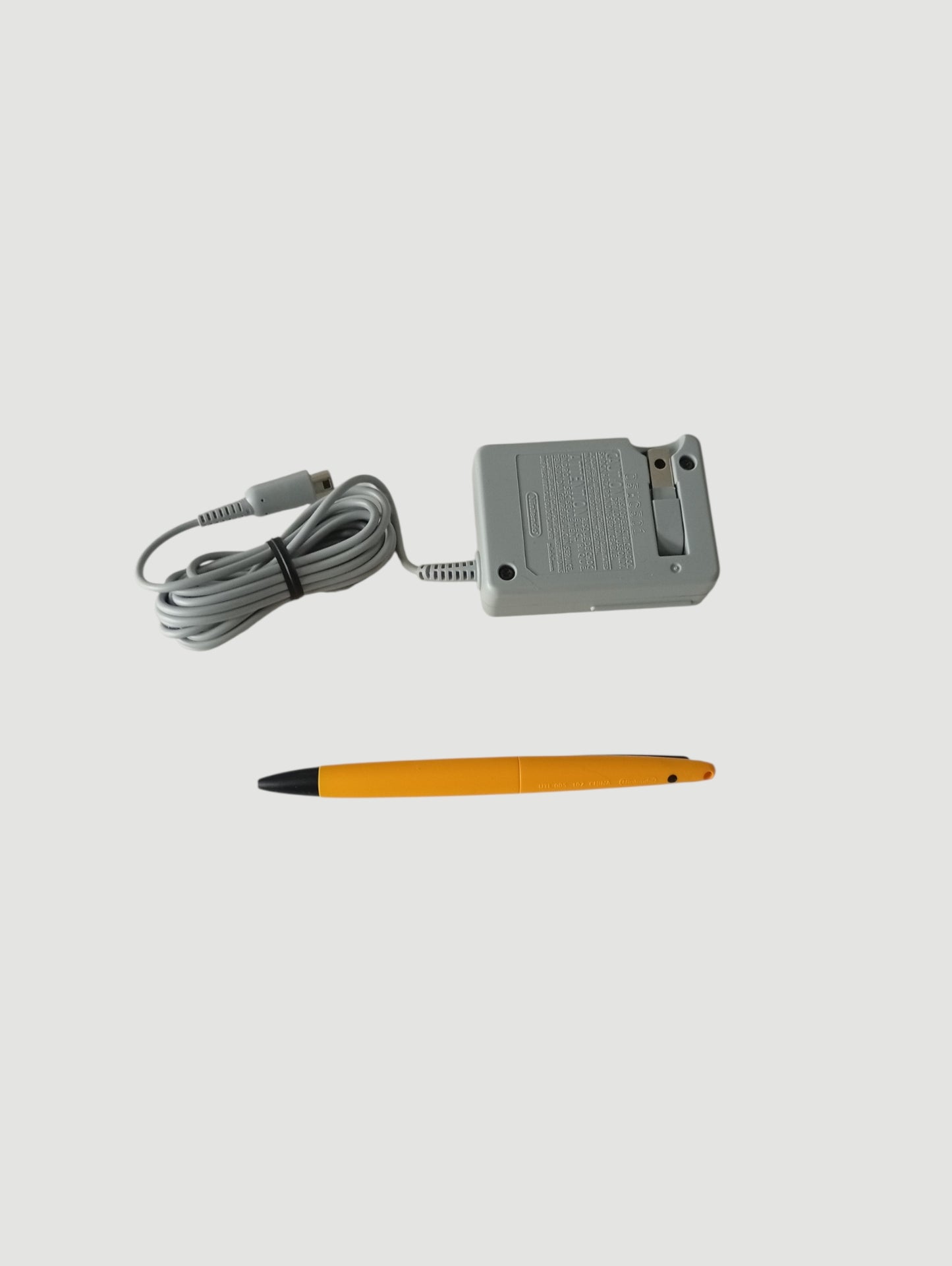 consola Nintendo DSi xl  en caja liberada con micro sd 32 gb