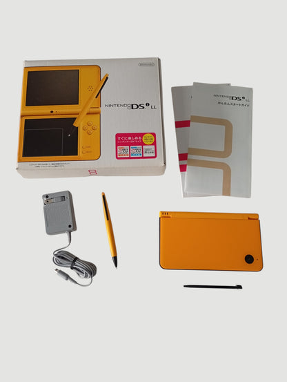 consola Nintendo DSi xl  en caja liberada con micro sd 32 gb