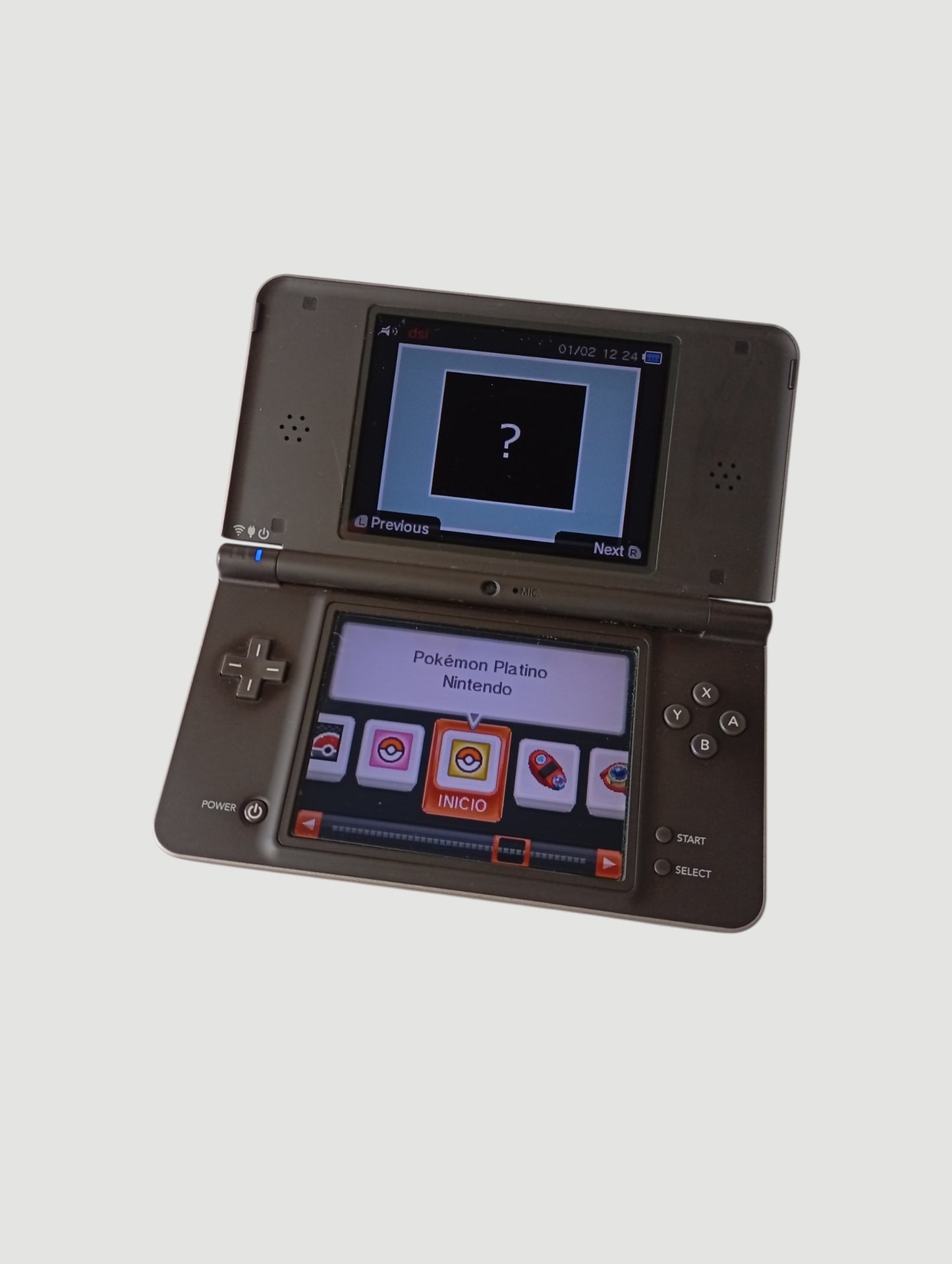 consola Nintendo DSi xl  en caja liberada con micro sd 32 gb