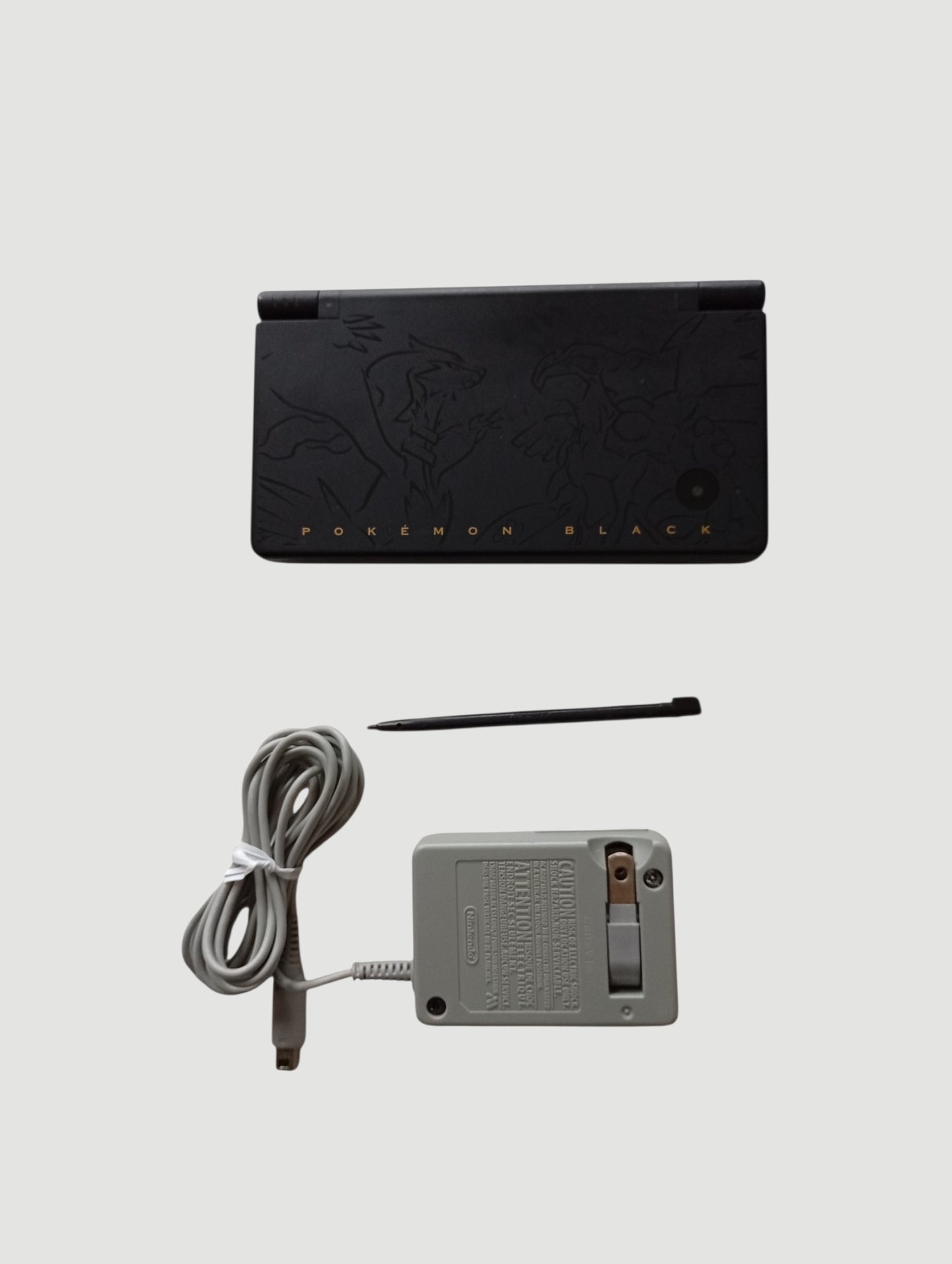 consola Nintendo DSi edicion especial pokemon negra