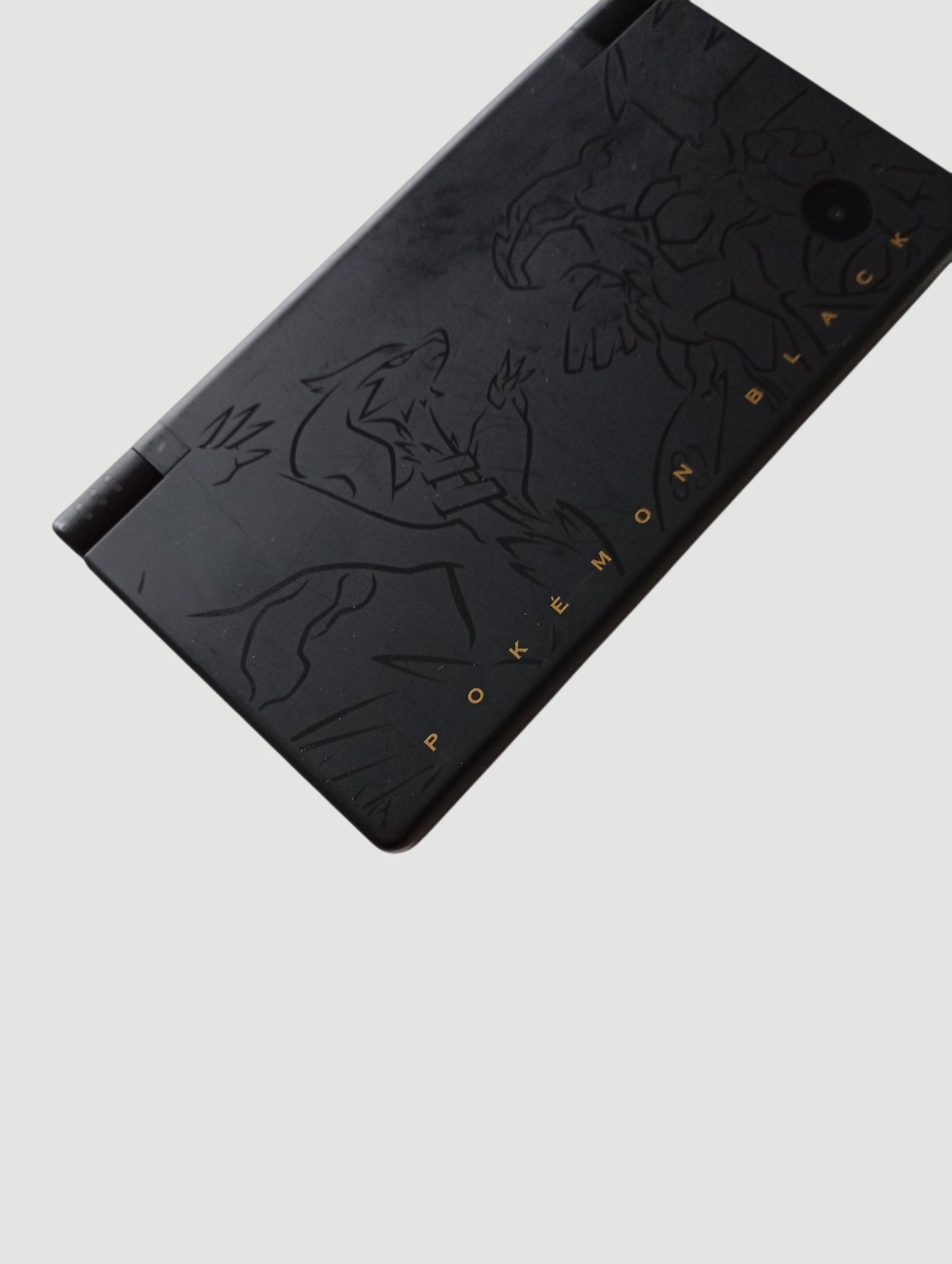 consola Nintendo DSi edicion especial pokemon negra