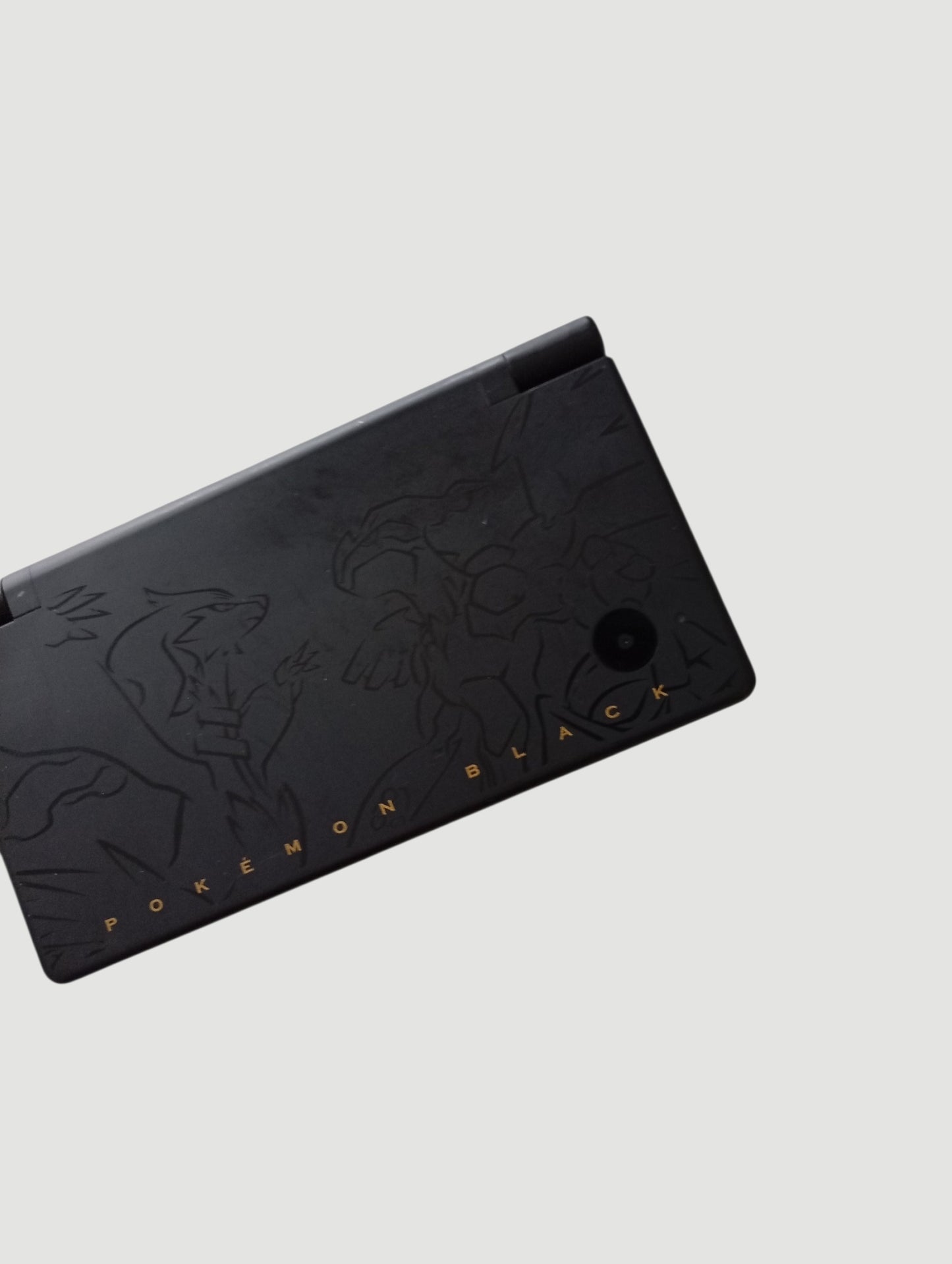 consola Nintendo DSi edicion especial pokemon negra