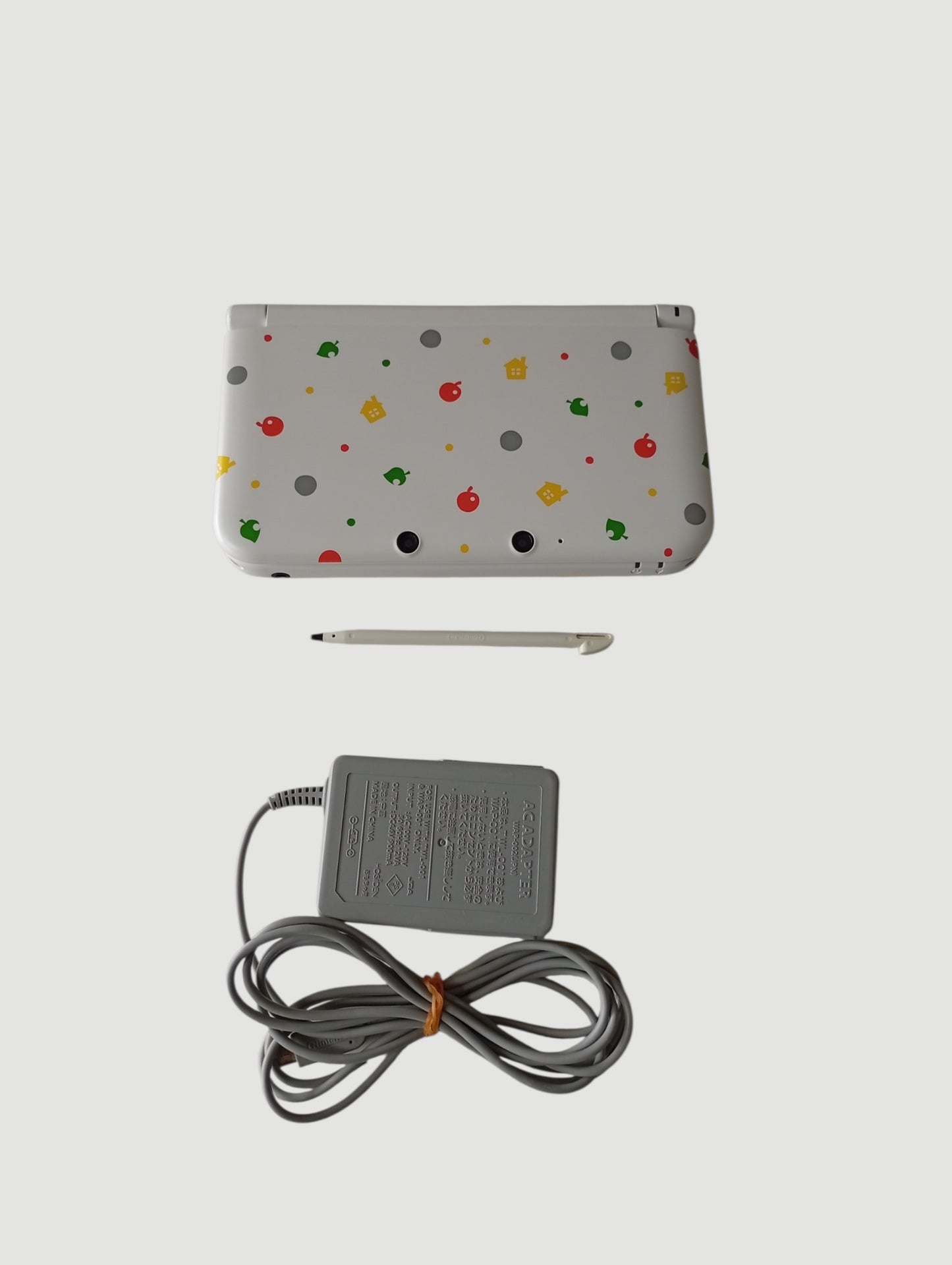 consola Nintendo 3DS old xl edicion especial animal crossing liberada en micro sd 32 gb