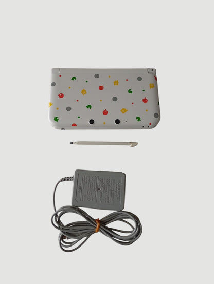 consola Nintendo 3DS old xl edicion especial animal crossing liberada en micro sd 32 gb