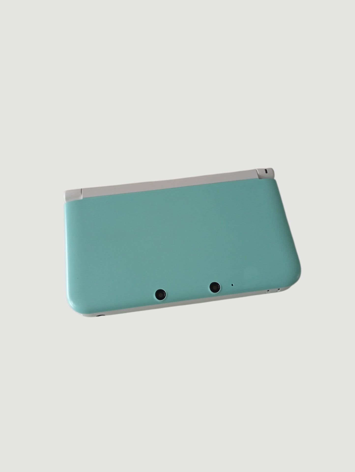 consola Nintendo 3DS old xl mint en caja liberada en micro sd 32 gb