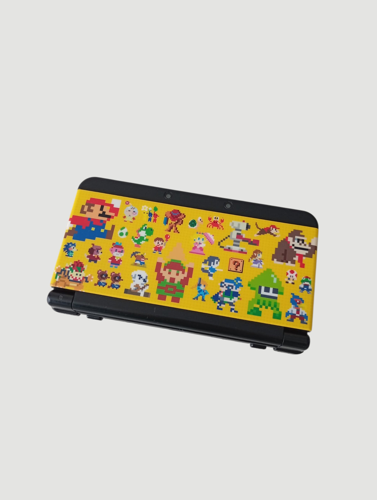 consola  New Nintendo 3DS Super Mario Bros. 30th Anniversary Edition liberada en micro sd 32 gb