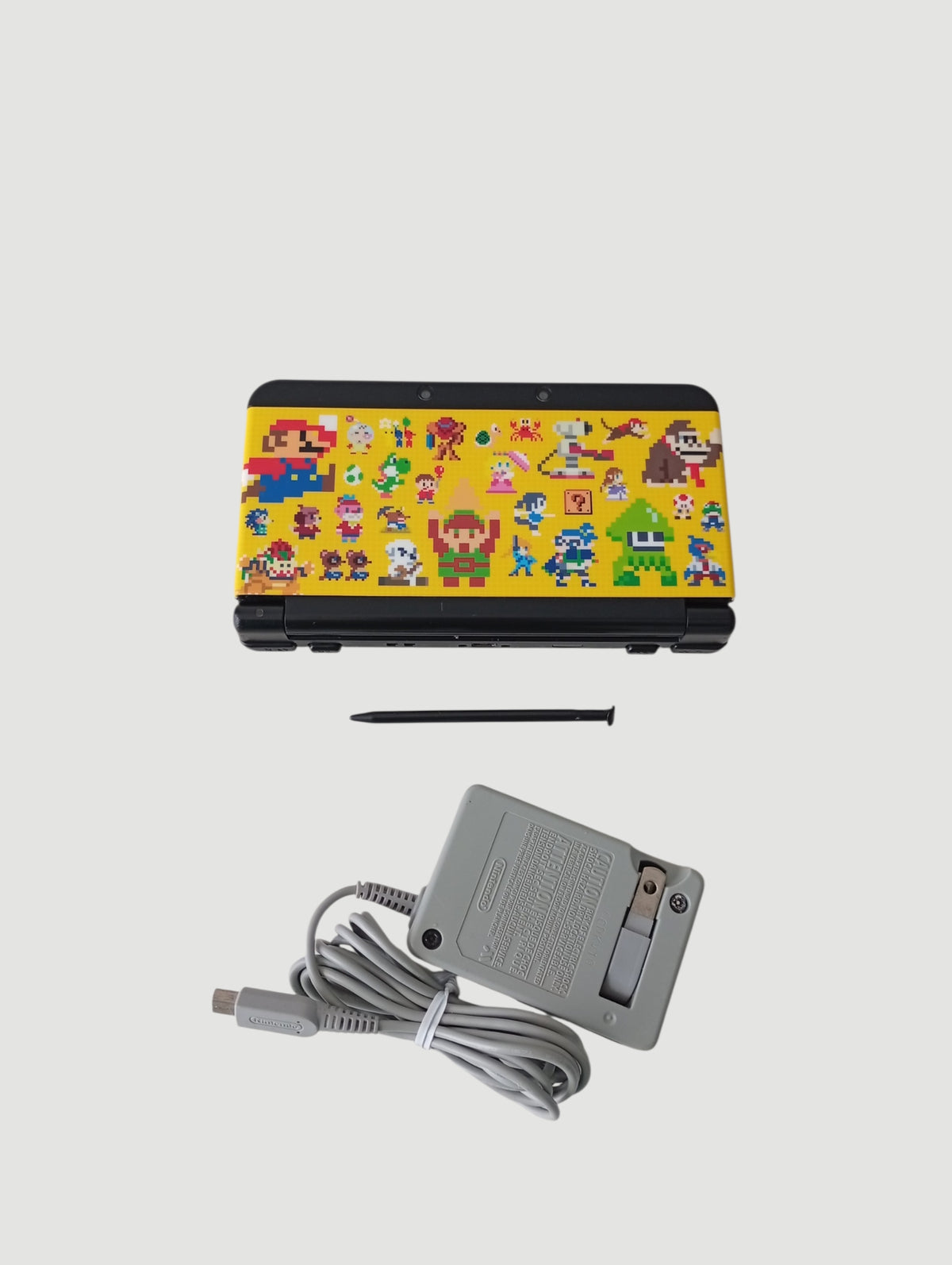 consola  New Nintendo 3DS Super Mario Bros. 30th Anniversary Edition liberada en micro sd 32 gb