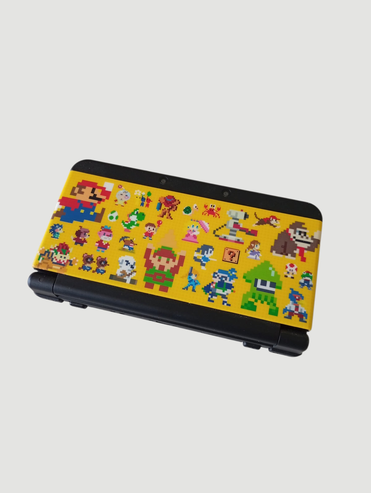 consola  New Nintendo 3DS Super Mario Bros. 30th Anniversary Edition liberada en micro sd 32 gb