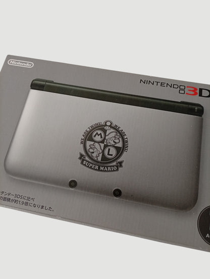 Consola nintendo 3ds old xl edición especial mario silver en caja liberada en micro sd 32 gb