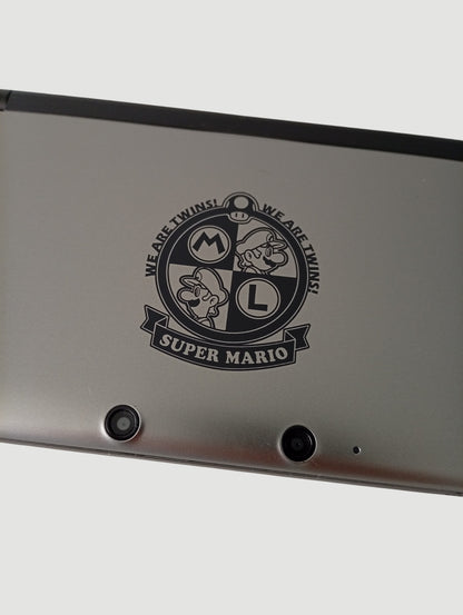 Consola nintendo 3ds old xl edición especial mario silver en caja liberada en micro sd 32 gb